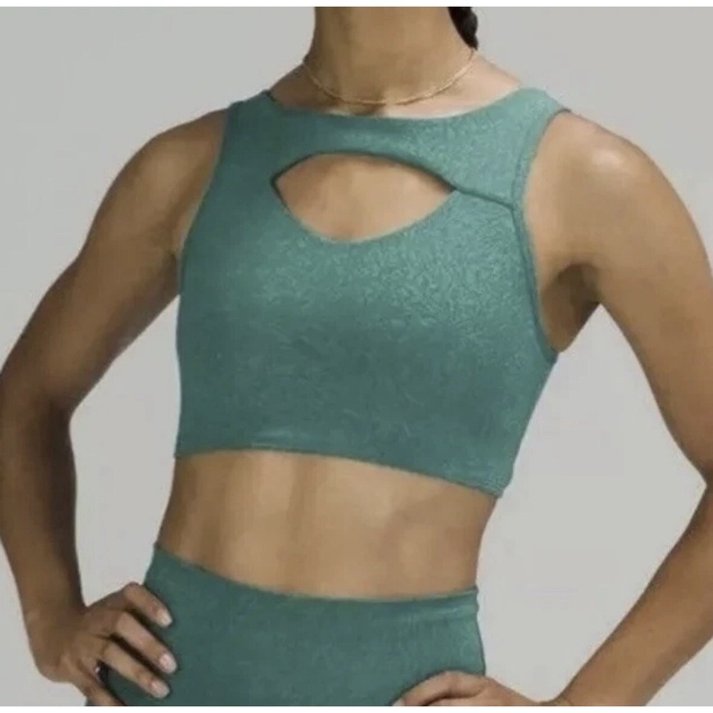 Lululemon Everlux Cut-Out  Train Bra Size 8 Teal Green Medium Support‎ NWT